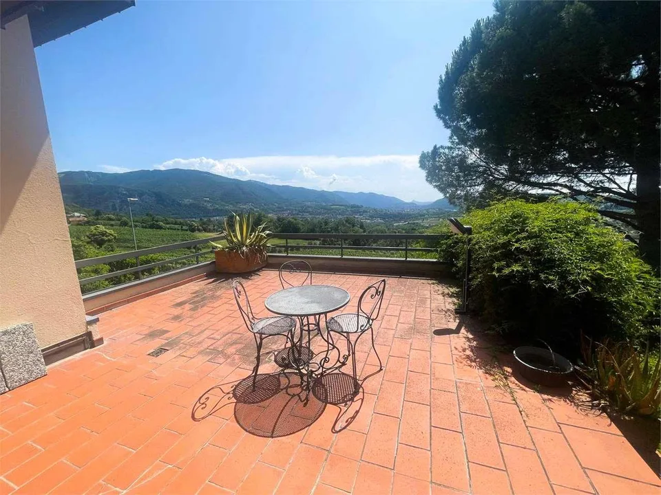Villa esclusiva a Besazio con dépendance, piscina e vista panoramica