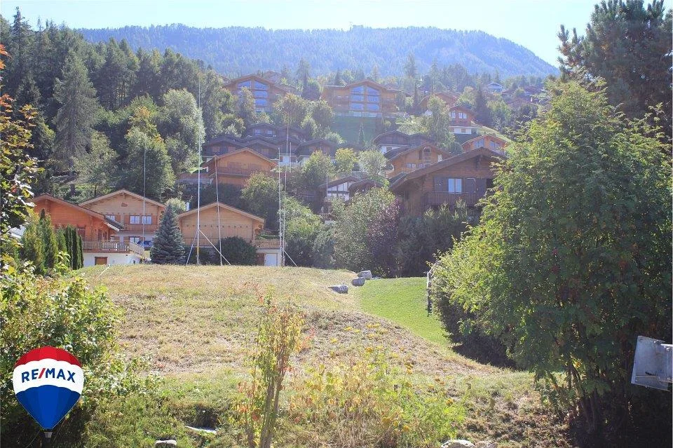 Terrain à construire avec projet, libre de mandat.