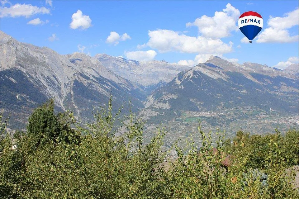Terrain à construire avec projet, libre de mandat.