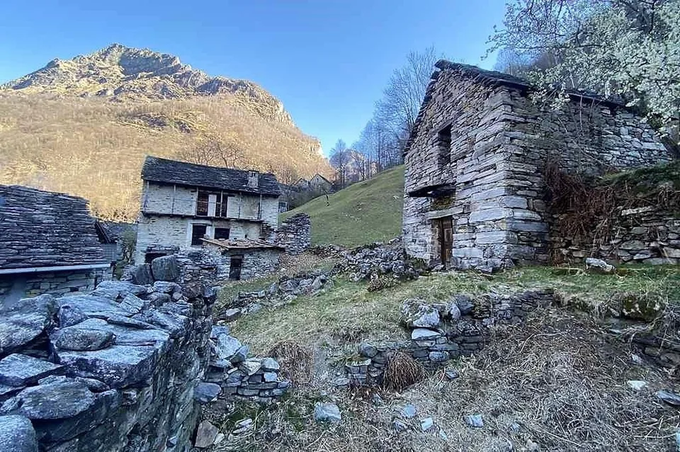 2 Rustici zum Ausbauen mit Sitzplatz / due rustici da ristrutturare... – Foto 8 von 11