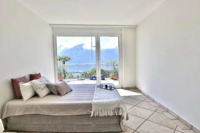4 1/2-Zimmer-Luxuswohnung mit Terrasse und Garten mit Seeblick / ap... – Foto 10 von 29