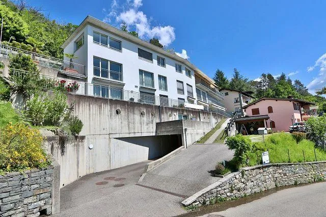 4 1/2-Zimmer-Luxuswohnung mit Terrasse und Garten mit Seeblick / ap...