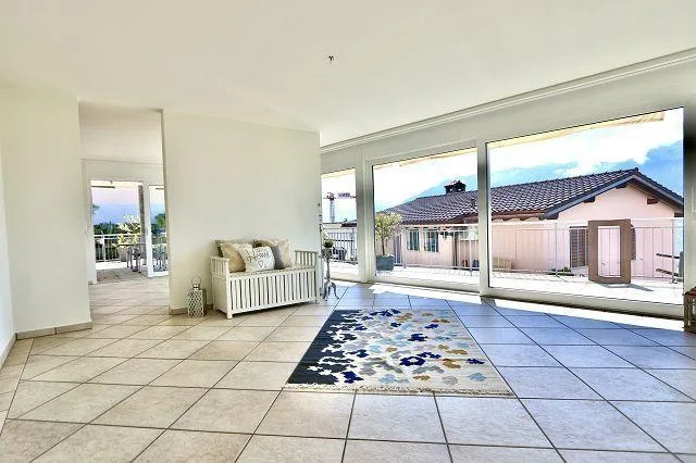 4 1/2-Zimmer-Luxuswohnung mit Terrasse und Garten mit Seeblick / ap...
