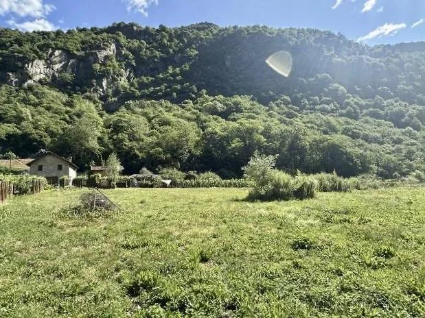 2-Zimmer-Haus mit Rebberg und Wiese / casetta di 2 locali con vigne...