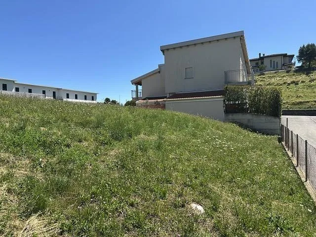 Bauland von 561 m2 Zone R2 an sehr sonniger, ruhiger Aussichtslage ...
