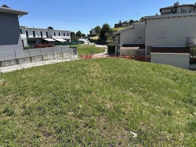 Bauland von 561 m2 Zone R2 an sehr sonniger, ruhiger Aussichtslage ...