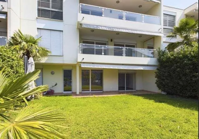 Casa a schiera con pontile sul lago – foto 7 di 13