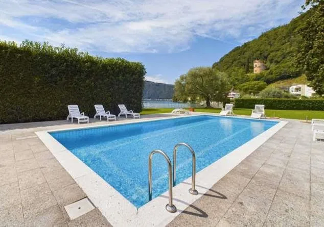 Casa a schiera con pontile sul lago – foto 9 di 13