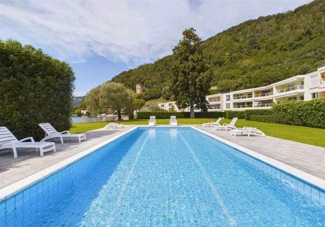 Casa a schiera con pontile sul lago – foto 8 di 13