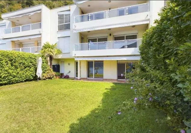Casa a schiera con pontile sul lago