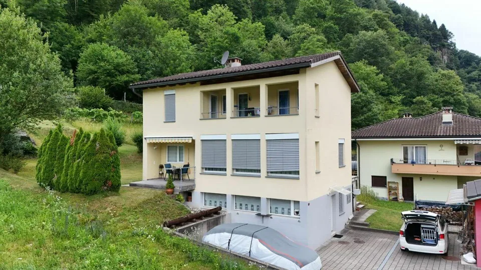 ZU VERKAUFEN IN MOGHEGNO (Valle Maggia) - Einfamilienhaus an ruhige...