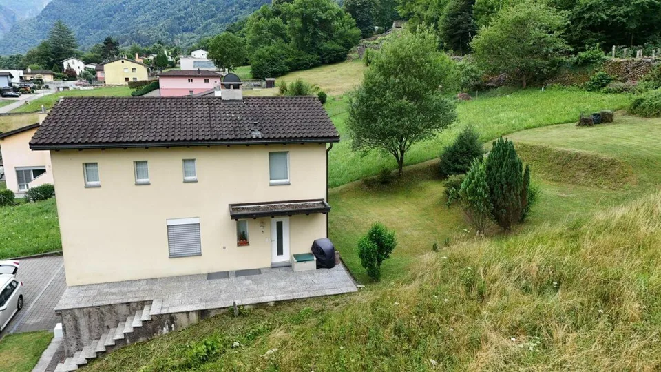 ZU VERKAUFEN IN MOGHEGNO (Valle Maggia) - Einfamilienhaus an ruhige...