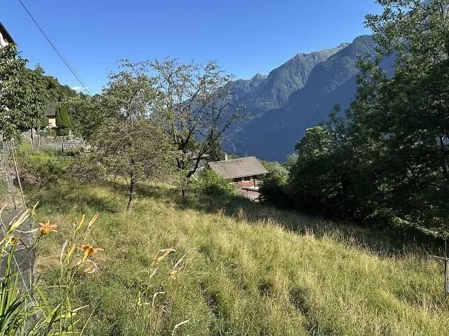 Bauland von 773 m2 Zone R2an sehr ruhiger, sonniger Aussichtslage /...