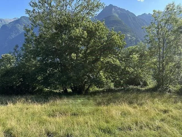 Bauland von 773 m2 Zone R2an sehr ruhiger, sonniger Aussichtslage /...