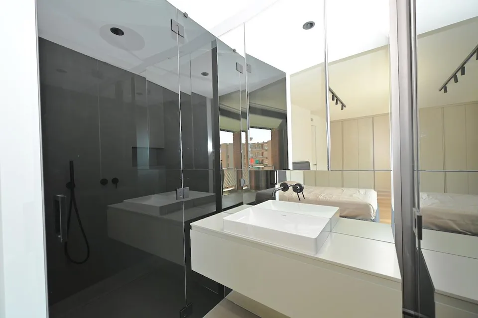 Appartamento Duplex di Design con Terrazza Panoramica sul Tetto – Foto 16 von 24