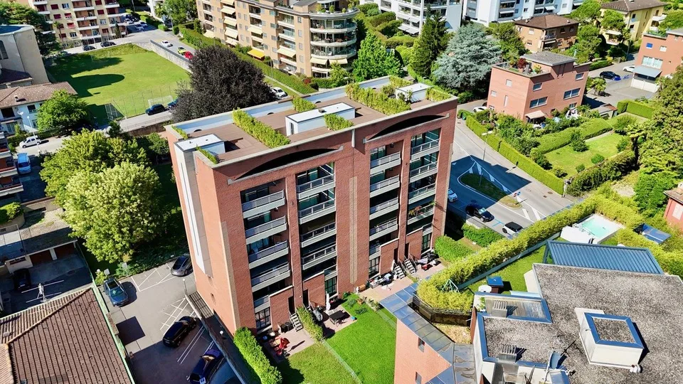 Appartamento Duplex di Design con Terrazza Panoramica sul Tetto