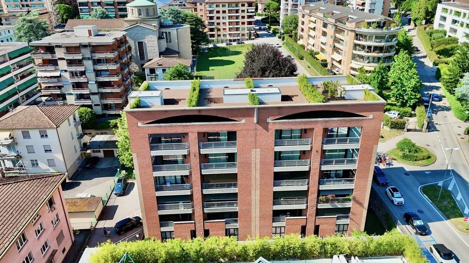 Appartamento Duplex di Design con Terrazza Panoramica sul Tetto