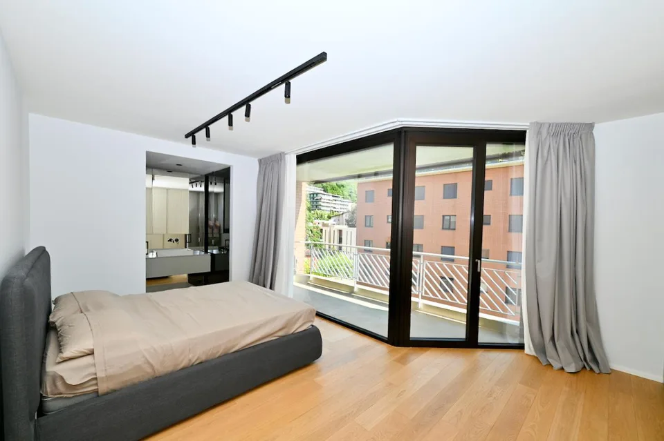 Appartamento Duplex di Design con Terrazza Panoramica sul Tetto – foto 14 di 24