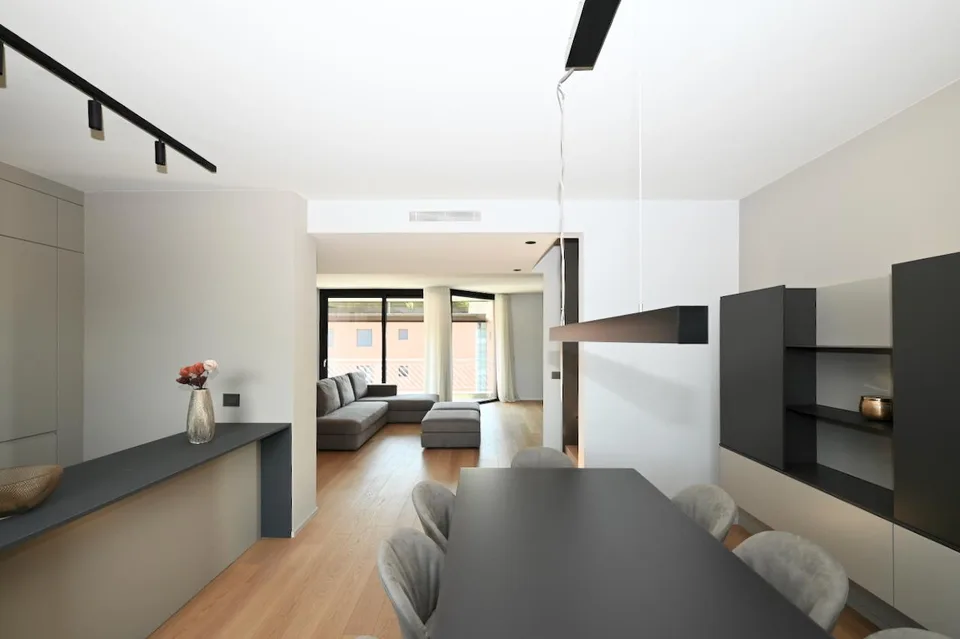 Appartamento Duplex di Design con Terrazza Panoramica sul Tetto – foto 9 di 24