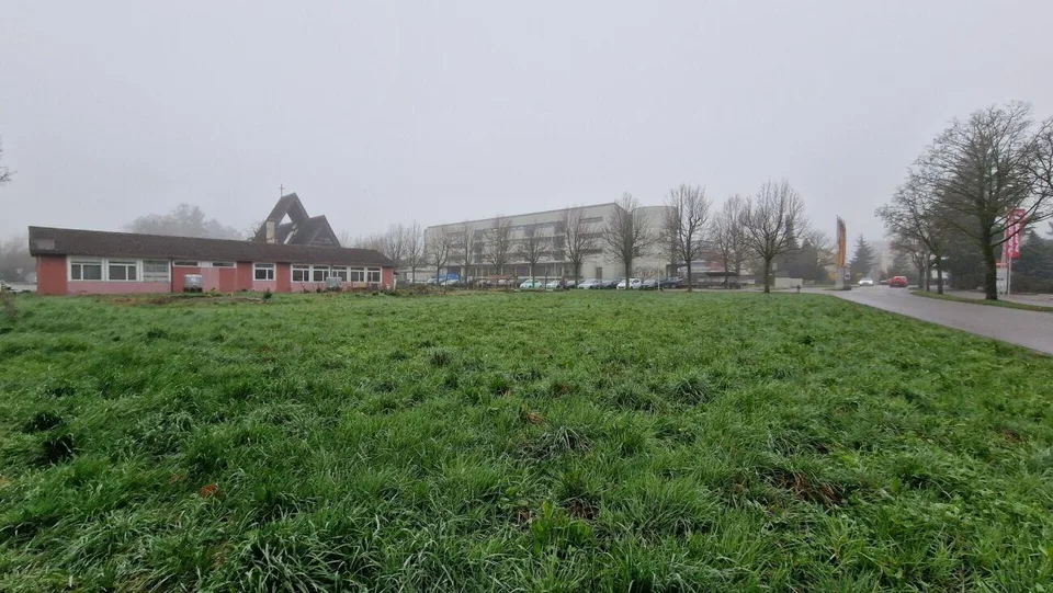 Wohnbau-Grundstück ca. 2'280 m2 im Baurecht abzugeben mit Richtprojekt