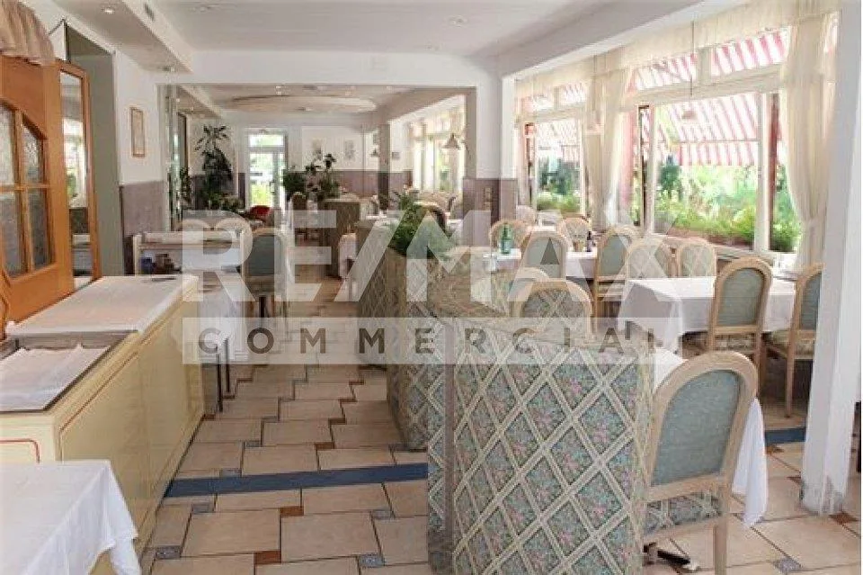 Albergo con magnifico parco e vista lago – Foto 12 von 13