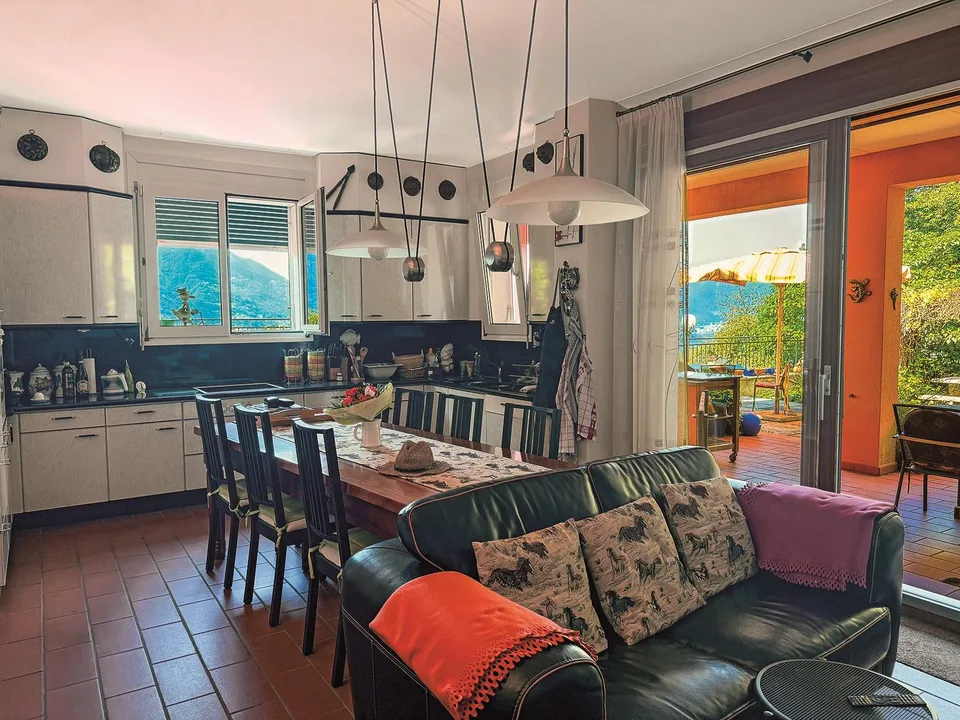 Villa nella natura, con vista panoramica sul Lago Maggiore