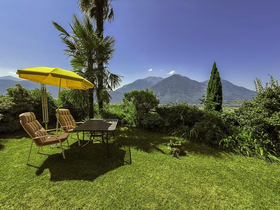 Villa nella natura, con vista panoramica sul Lago Maggiore