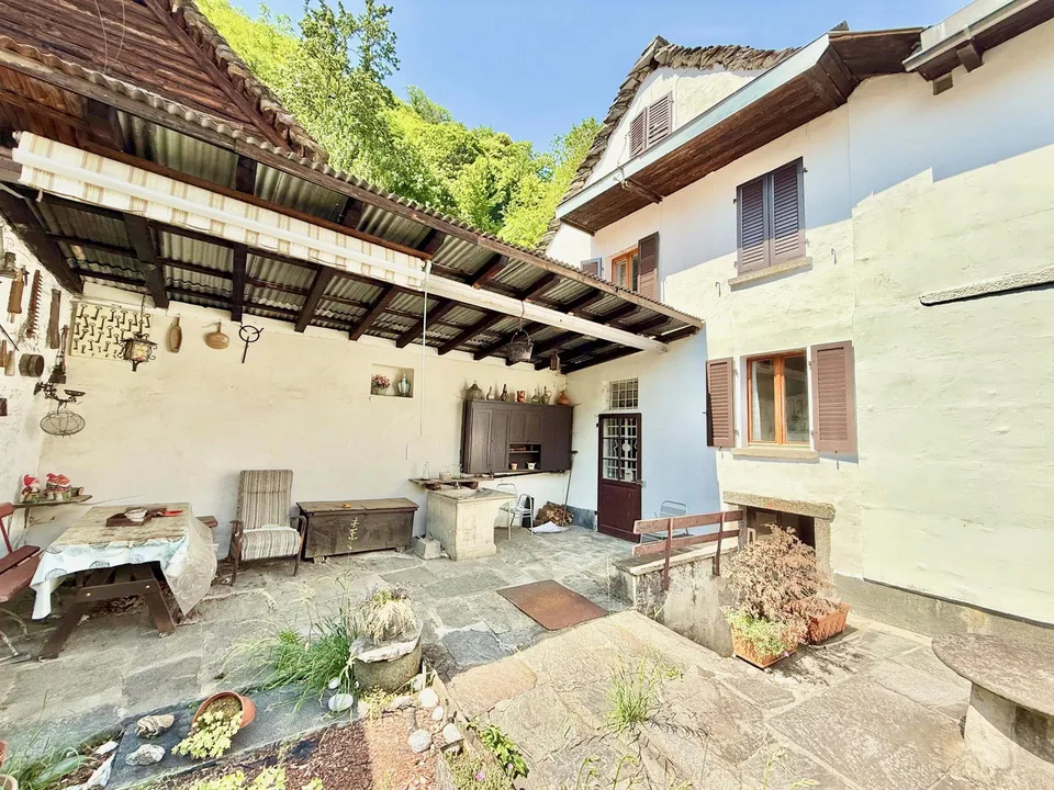 Tessinerhaus mit Garten - casa ticinese con giardino