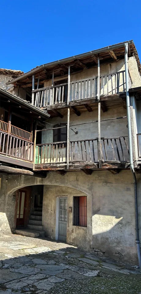 VENDESI IMMOBILE DA RISTRUTTURARE