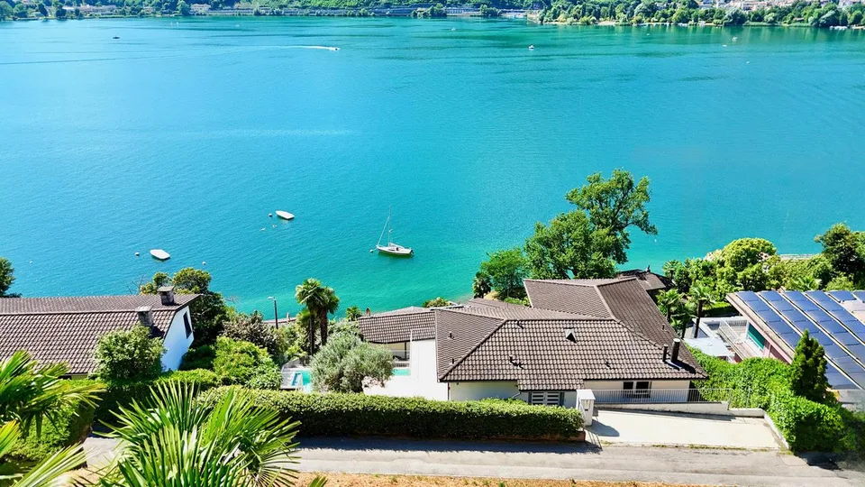 Prestigiosa Villa con Piscina e Magnifica Vista Lago