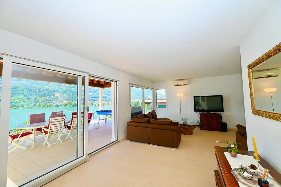Prestigiosa Villa con Piscina e Magnifica Vista Lago – Foto 13 von 26