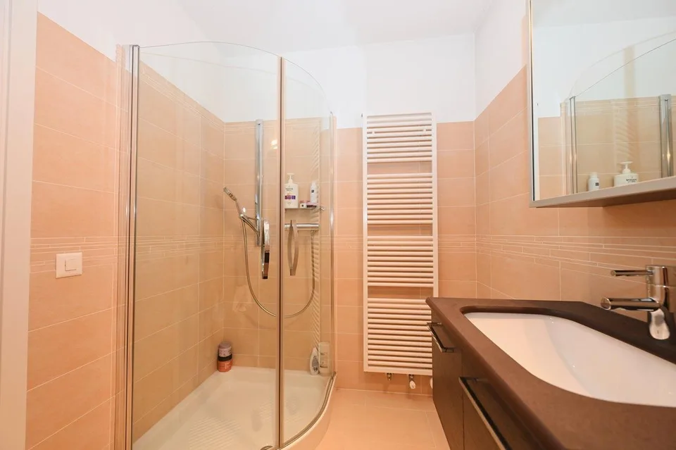 Prestigiosa Villa con Piscina e Magnifica Vista Lago – Foto 22 von 26