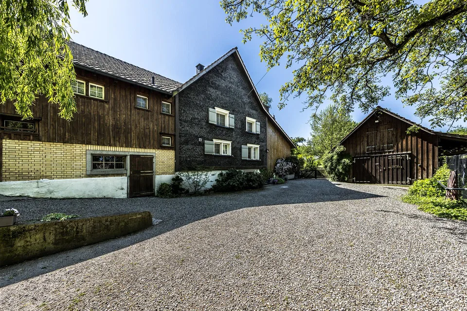 Einfamilienhaus mit Reitstall
