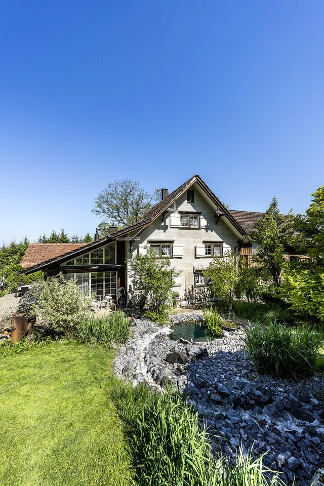 Einfamilienhaus mit Reitstall