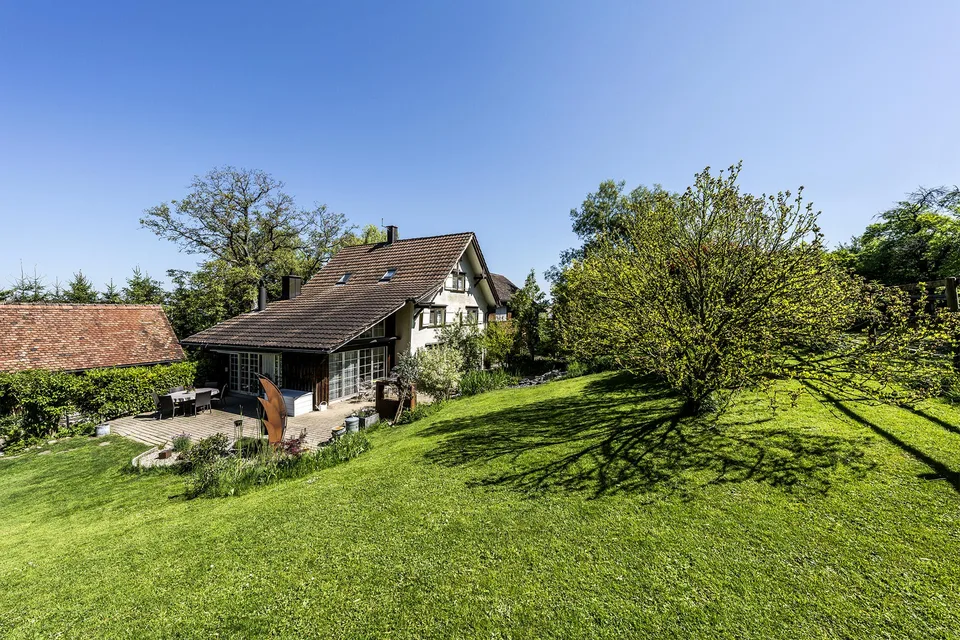 Einfamilienhaus mit Reitstall