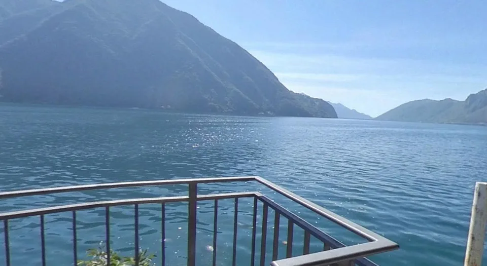 CASTAGNOLA Albergo da ristrutturare a Lago con posto barca