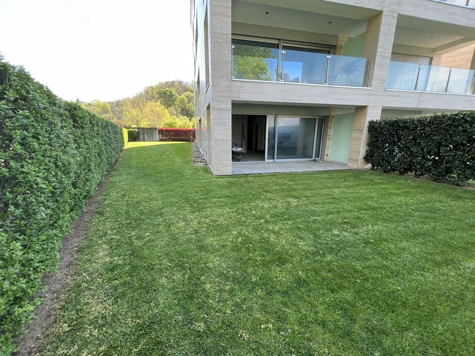 LUGANO-MUZZANO, FRONTE LAGO APPARTAMENTO 2.5 LOCALI CON GIARDINO