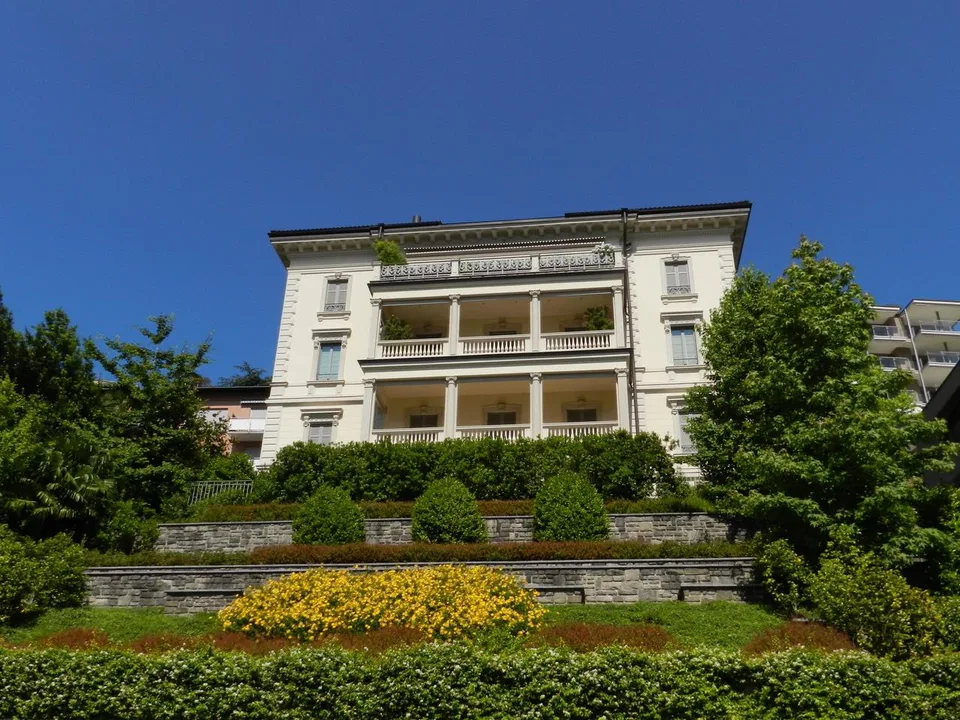 LUGANO CENTRO Attico vista lago, in Villa d'epoca