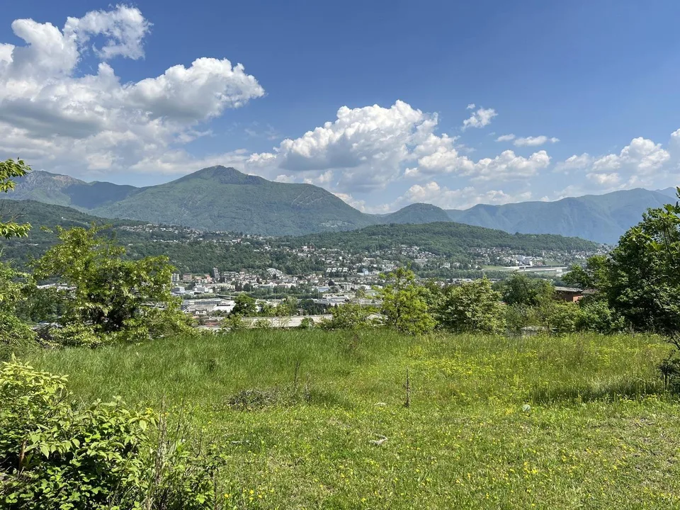 GRAVESANO VENDESI TERRENO EDIFICABILE  (Zona Turistico-Ricreativa)