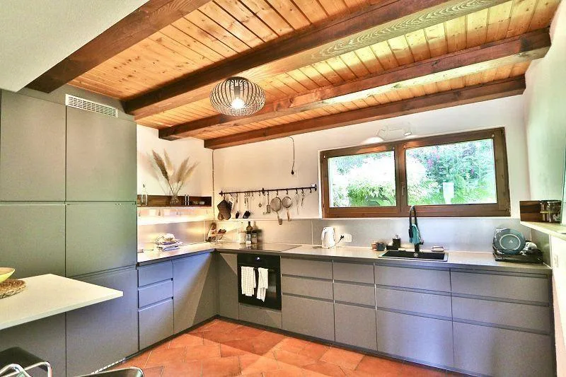 4 1/2-Zimmer-Maisonette-Wohnung mit eigenem Garten an sehr ruhiger,...