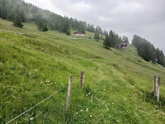 Chalet zum Ausbauen mit grosser Wiesenfläche sehr ruhig und sonnig ... – photo 19 sur 27