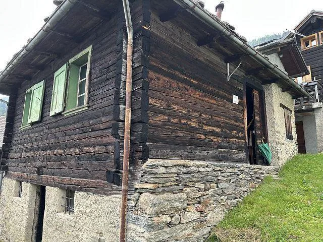 Chalet zum Ausbauen mit grosser Wiesenfläche sehr ruhig und sonnig ... – photo 12 sur 27