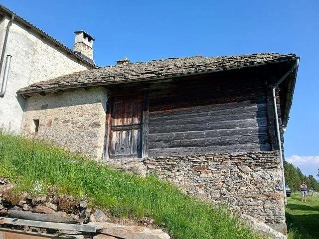 Chalet zum Ausbauen mit grosser Wiesenfläche sehr ruhig und sonnig ... – photo 13 sur 27