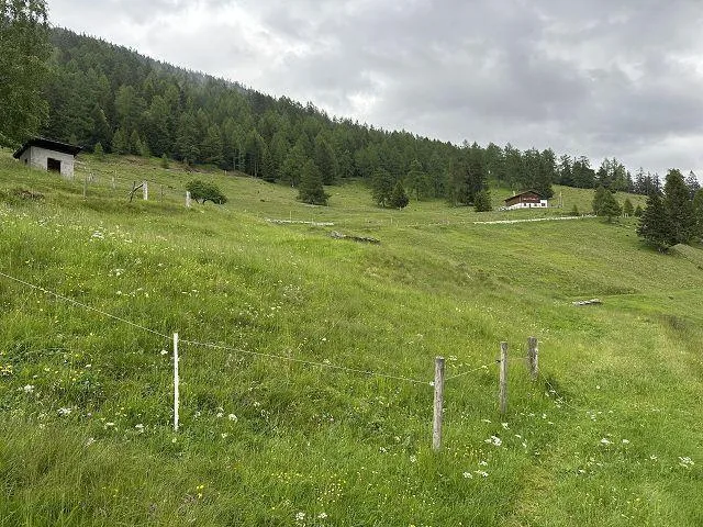 Chalet zum Ausbauen mit grosser Wiesenfläche sehr ruhig und sonnig ... – photo 20 sur 27