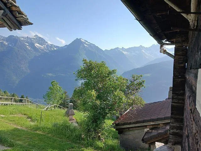 Chalet zum Ausbauen mit grosser Wiesenfläche sehr ruhig und sonnig ... – photo 18 sur 27