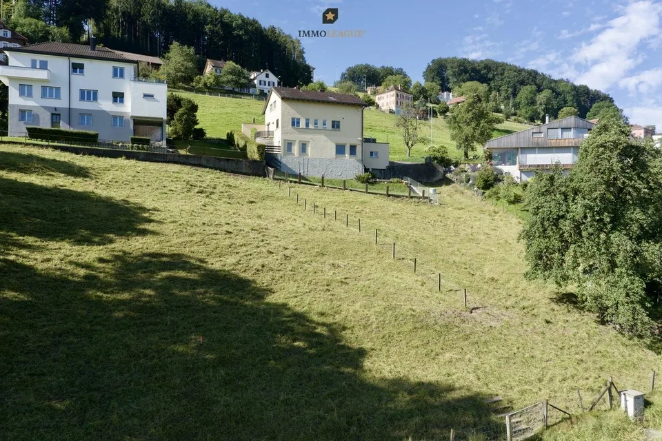 Grosszügiges Baugrundstück mit Seesicht.