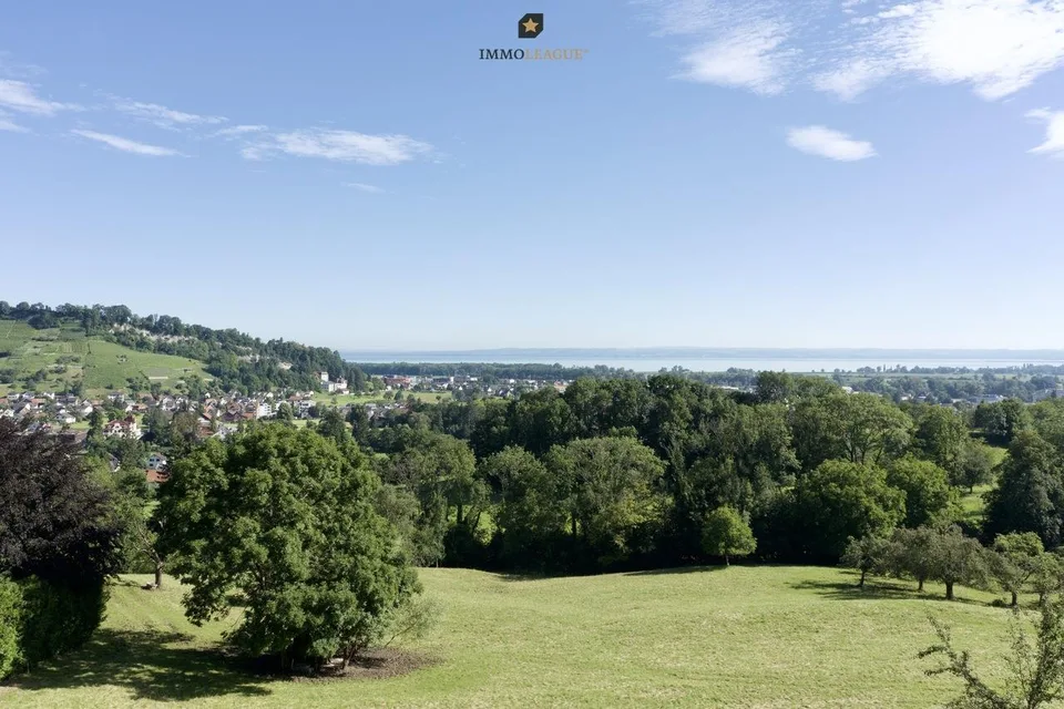 Grosszügiges Baugrundstück mit Seesicht.