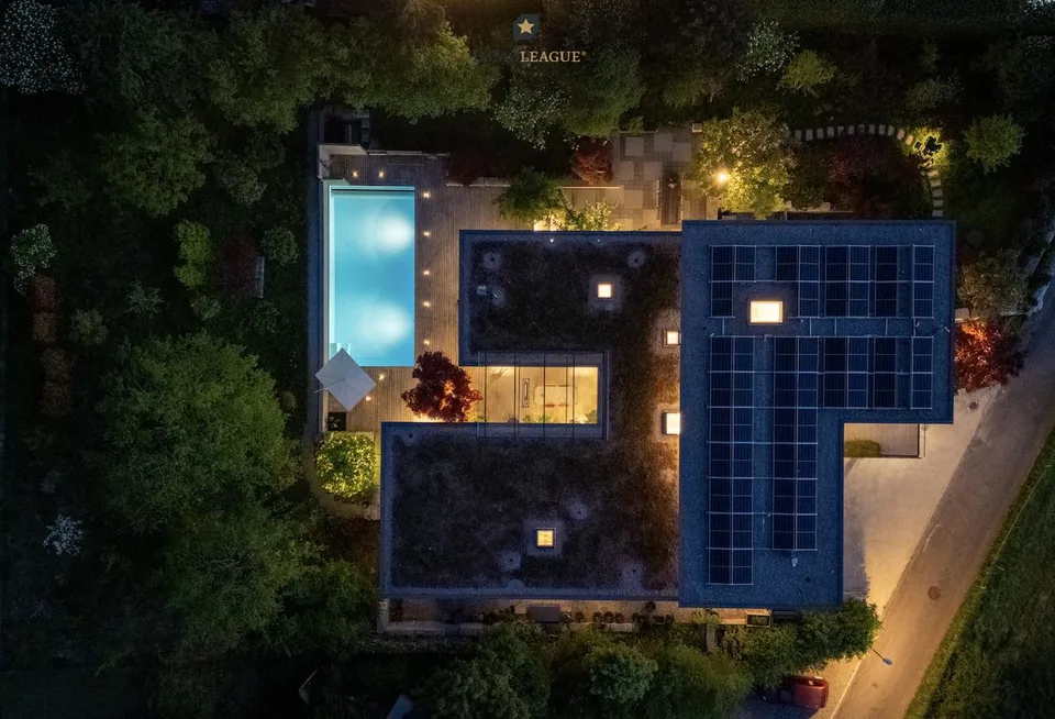 Architektenvilla mit Atrium, Pool und Panoramaseesicht. – foto 9 di 12