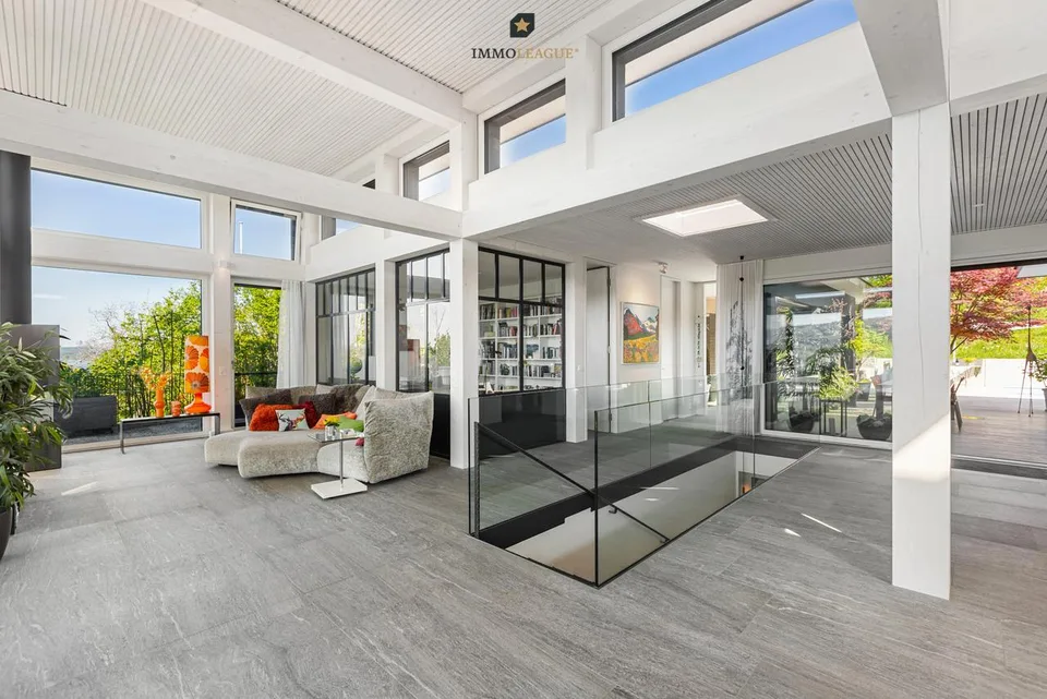 Architektenvilla mit Atrium, Pool und Panoramaseesicht.