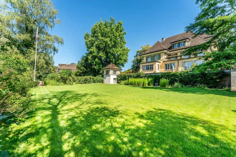Eine Herrschaftsvilla mit eleganter Architektur